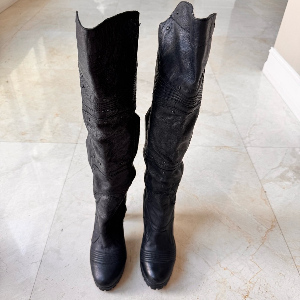 Dolce Vita Black Heeled Boots - Picture 3 of 11